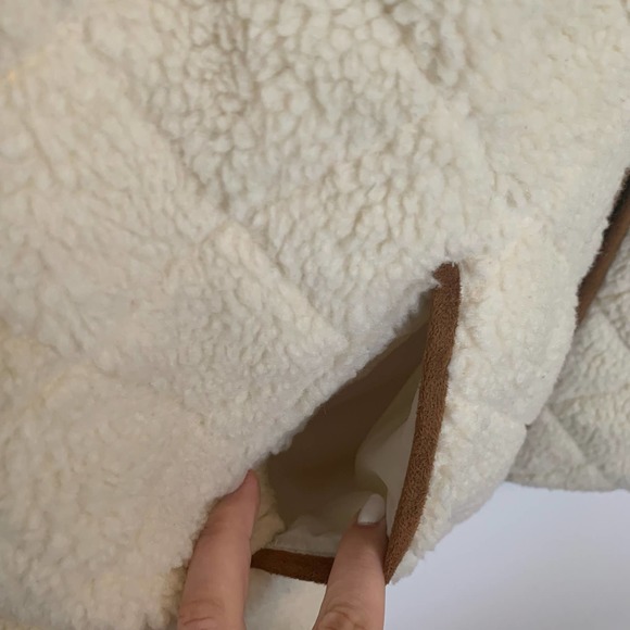 Old Navy Vest Size XL Sleeveless Cream Sherpa Quilted Stone Carving - Picture 8 of 16